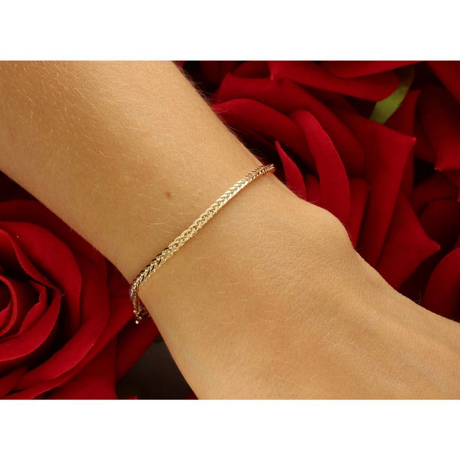 Elegancka złota bransoletka damska próby 585 w splocie lisi ogon, 2 mm. Waga 2,42 g, zapięcie na karabińczyk. Idealna do codziennych i eleganckich stylizacji.1.jpg